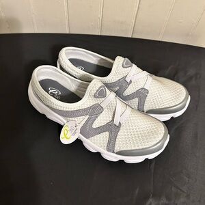 NWT Easy Spirit Riptide e360 Slip-On Clog Sneakers White/Gray Size 8 M